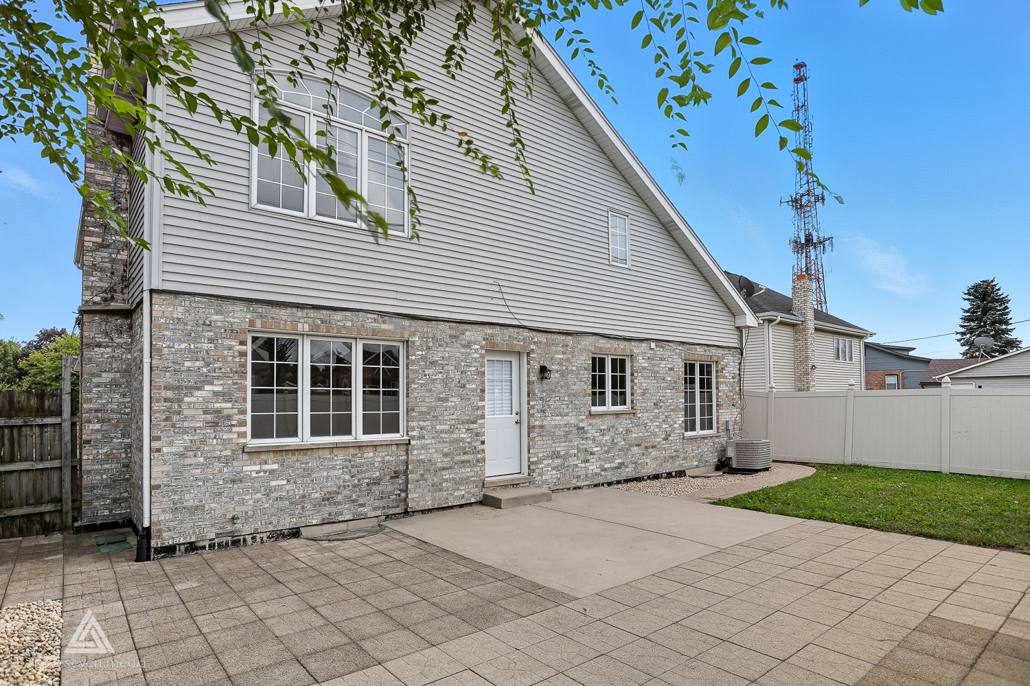 9704 W SHORE Drive, Oak Lawn, IL 60453