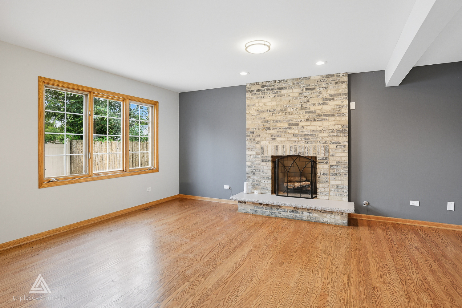 9704 W SHORE Drive, Oak Lawn, IL 60453