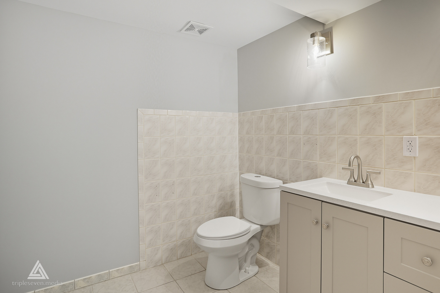 9704 W SHORE Drive, Oak Lawn, IL 60453