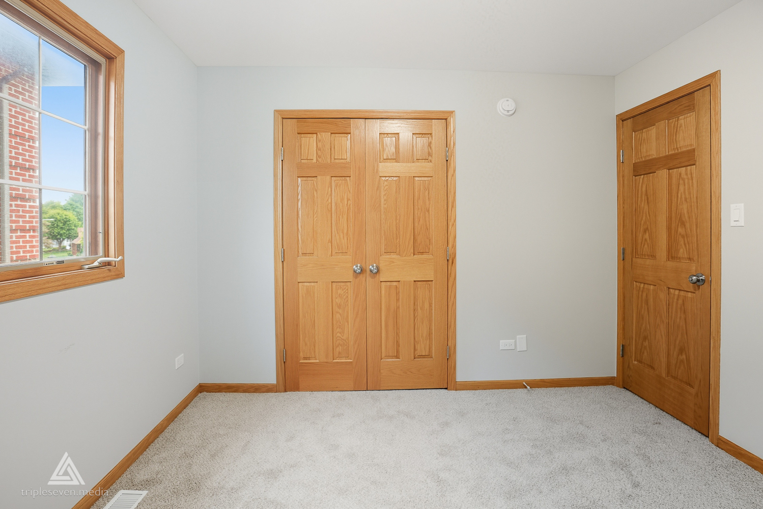 9704 W SHORE Drive, Oak Lawn, IL 60453