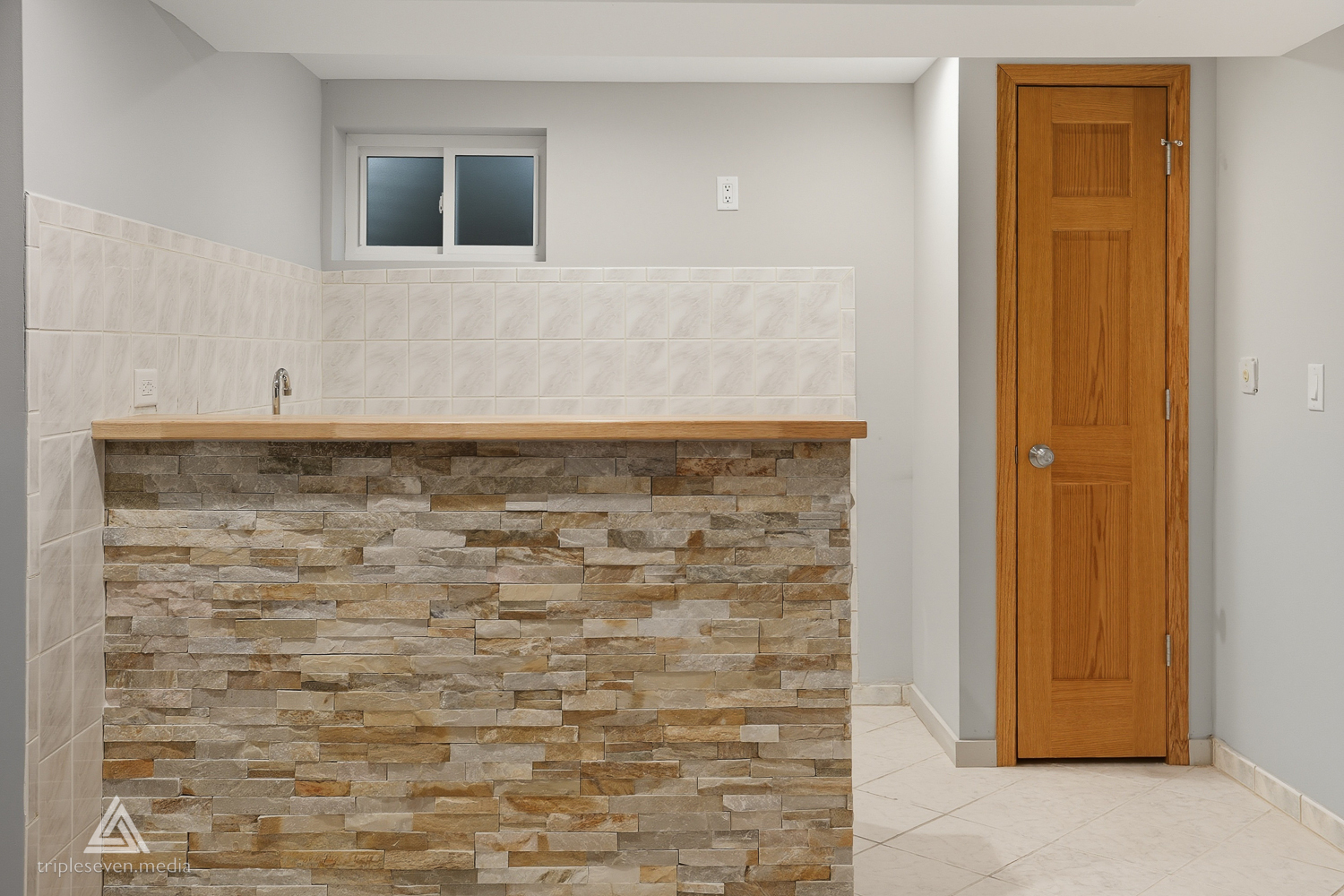 9704 W SHORE Drive, Oak Lawn, IL 60453