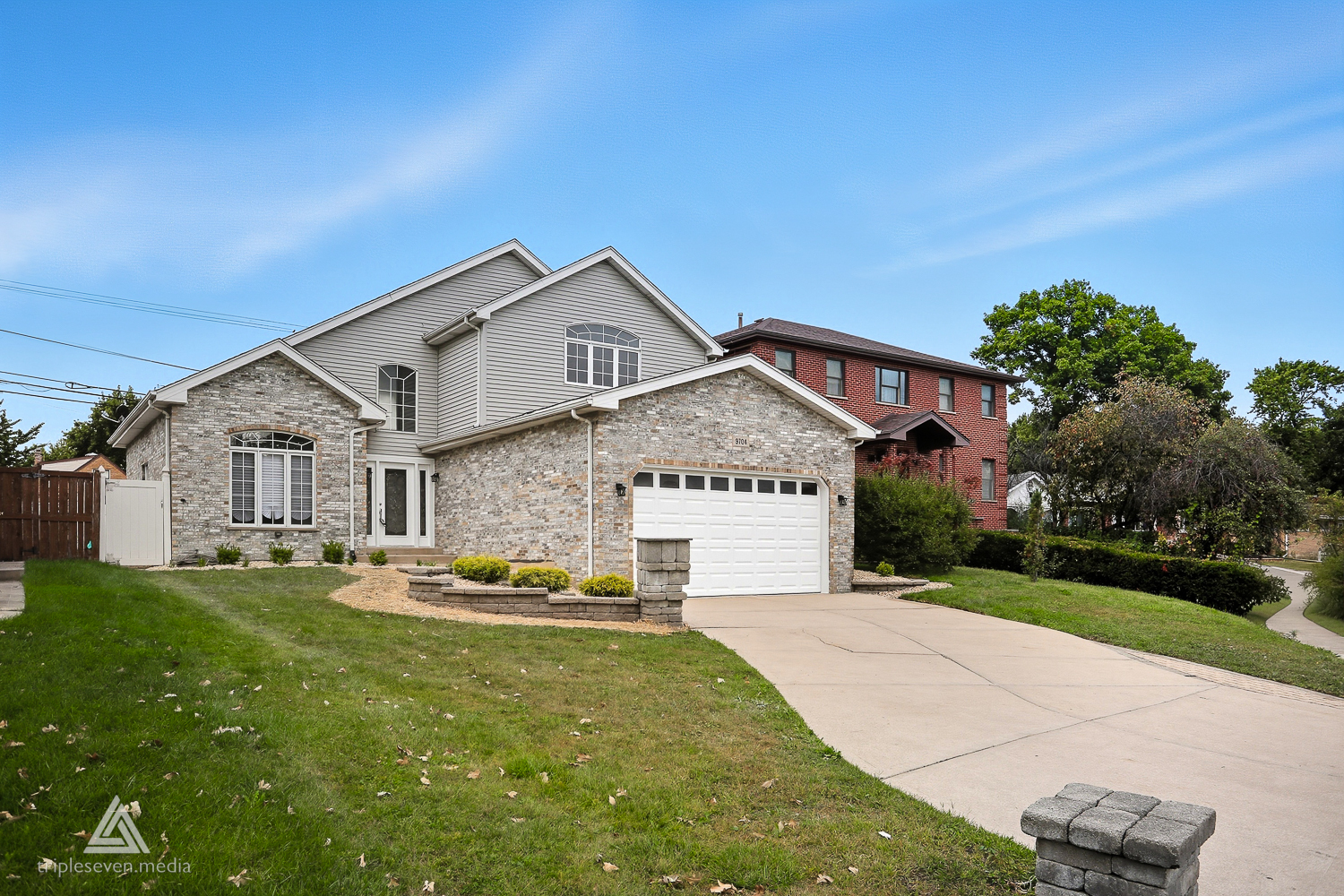 9704 W SHORE Drive, Oak Lawn, IL 60453