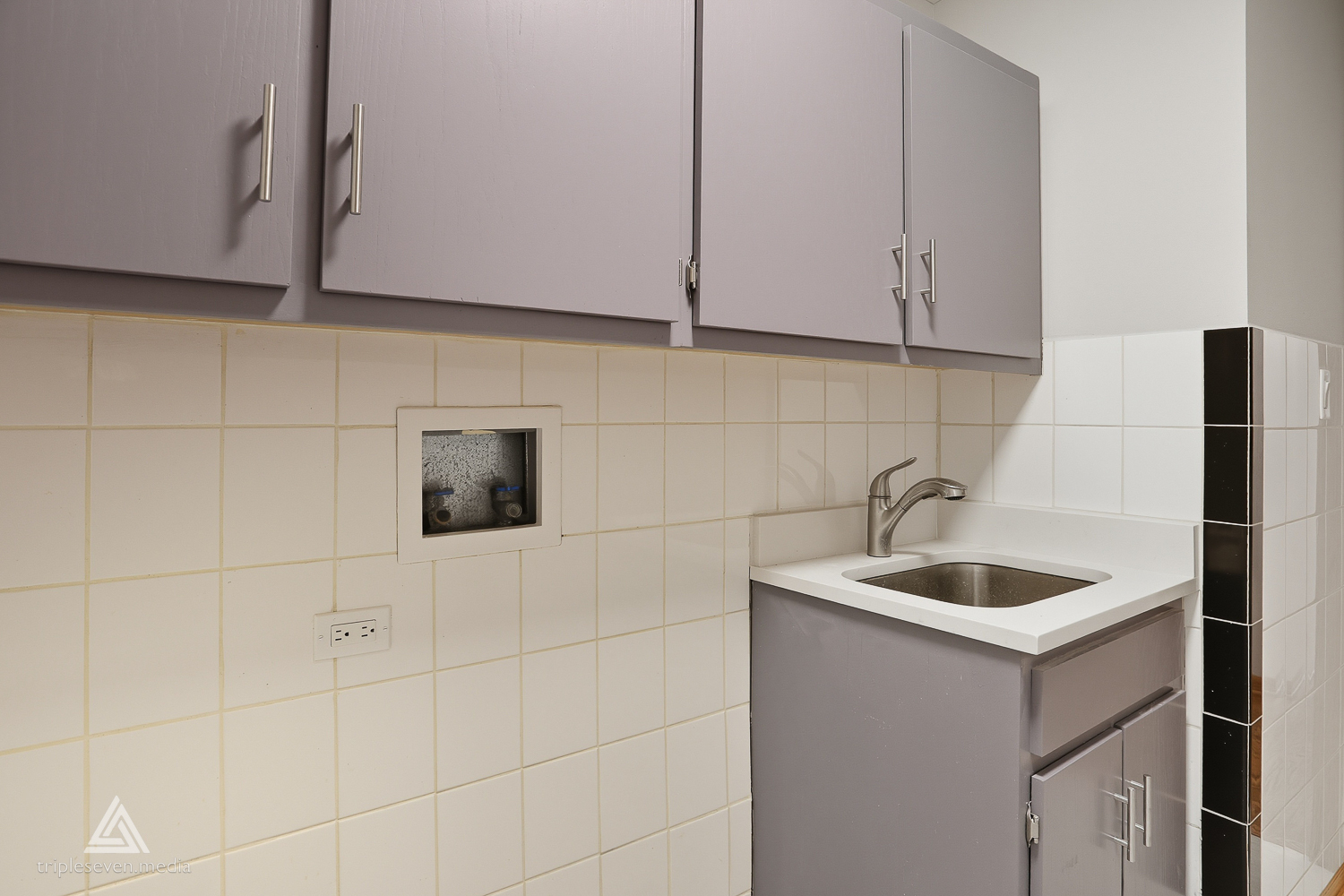 9704 W SHORE Drive, Oak Lawn, IL 60453