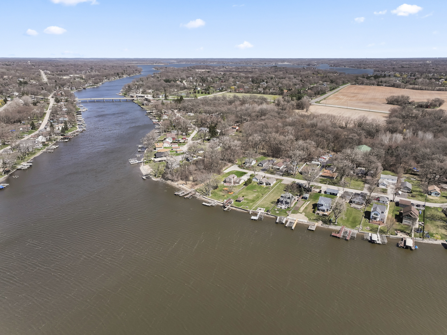 2916 Oakwood Avenue, McHenry, IL 60051