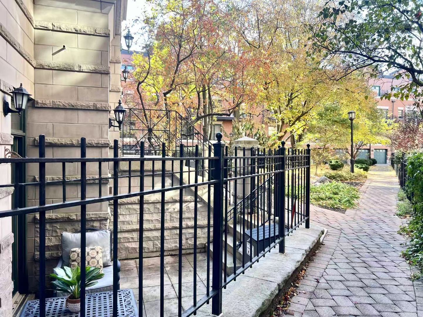 2040 N Sedgwick Street #H, Chicago, IL 60614