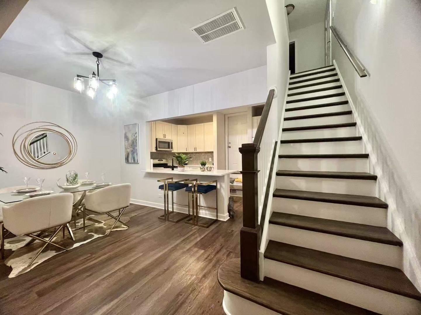 2040 N Sedgwick Street #H, Chicago, IL 60614