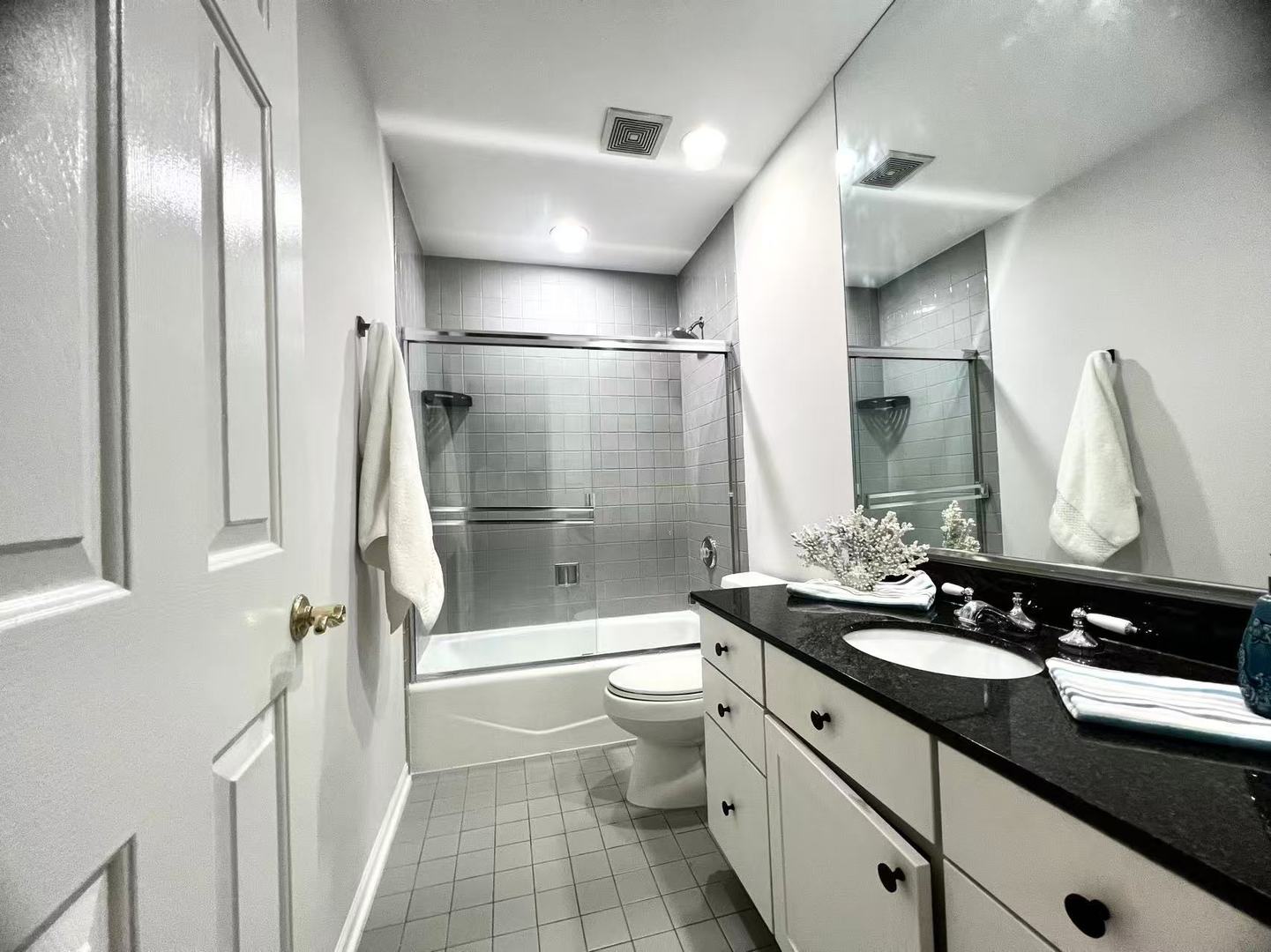 2040 N Sedgwick Street #H, Chicago, IL 60614