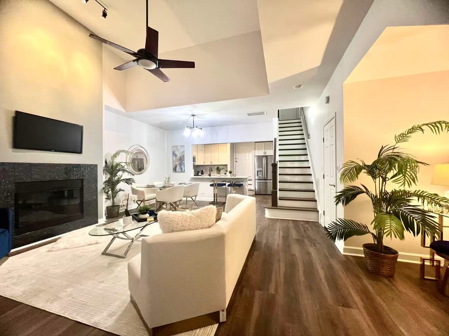 2040 N Sedgwick Street #H, Chicago, IL 60614