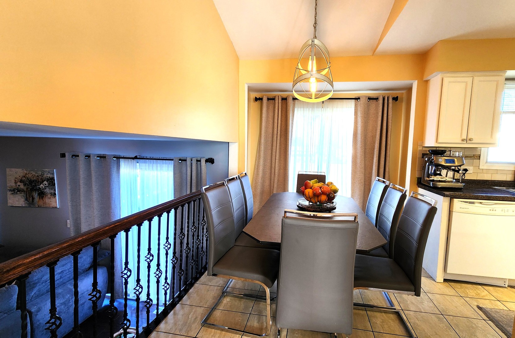 4 Aspen Court, Streamwood, IL 60107