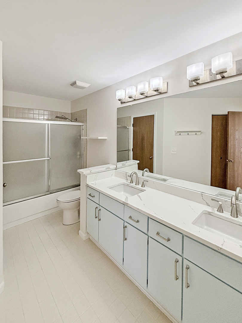 404 W Hamilton Drive, Palatine, IL 60067