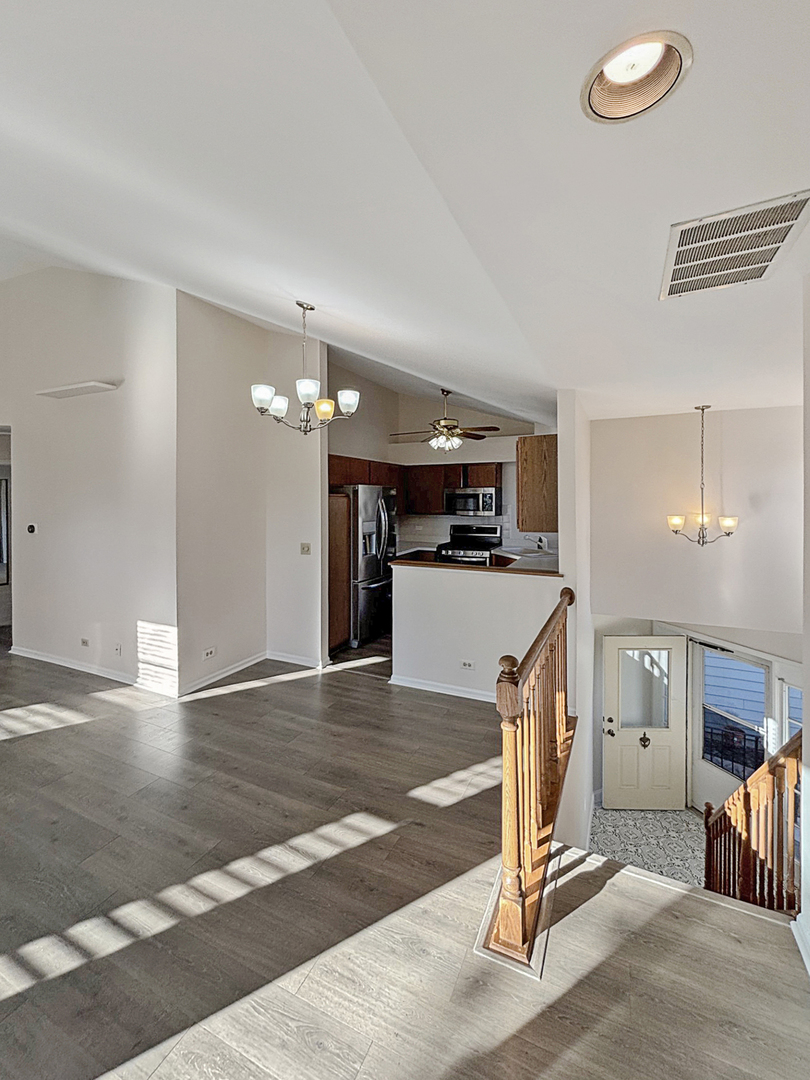 404 W Hamilton Drive, Palatine, IL 60067