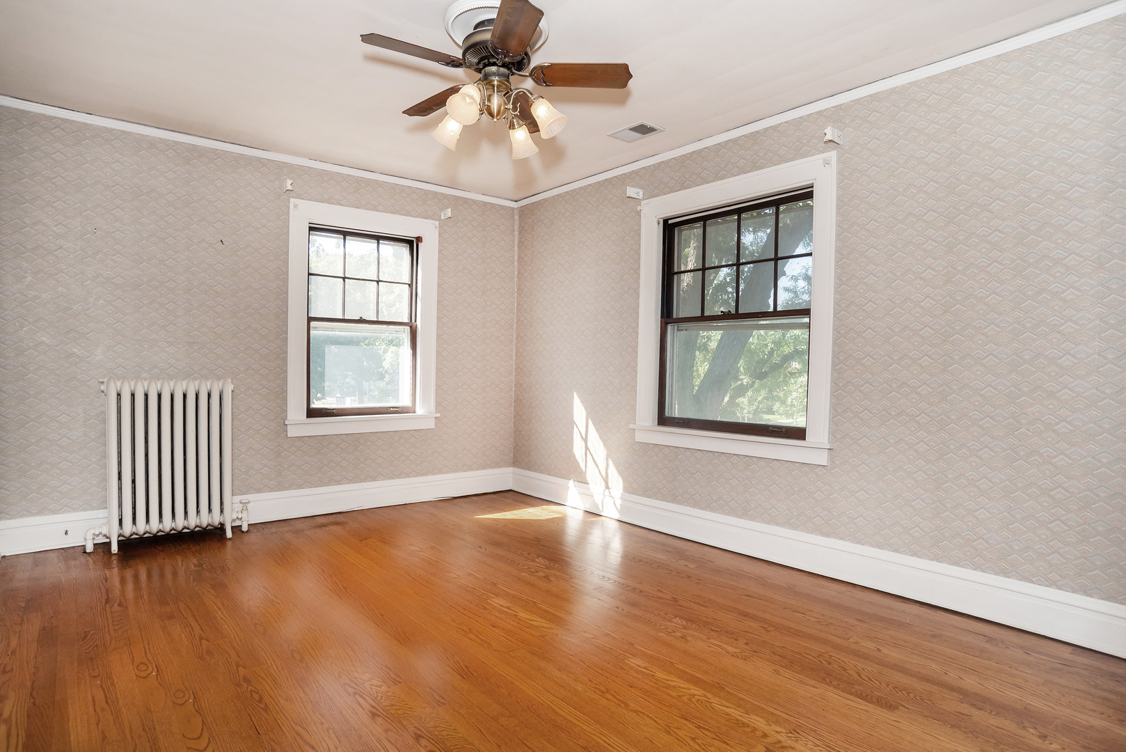 518 W Cossitt Avenue, La Grange, IL 60525