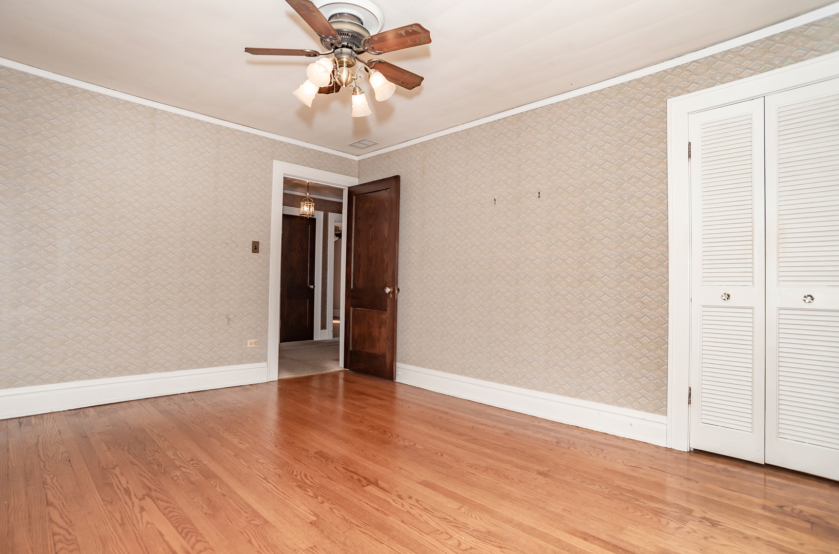 518 W Cossitt Avenue, La Grange, IL 60525