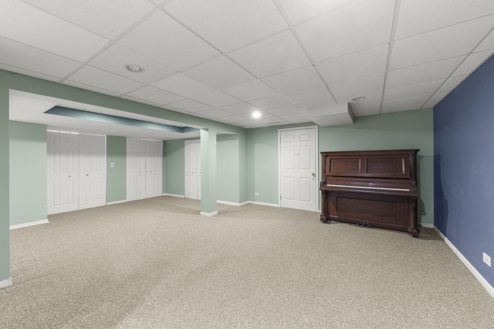 1150 Nottingham Lane, Elgin, IL 60120