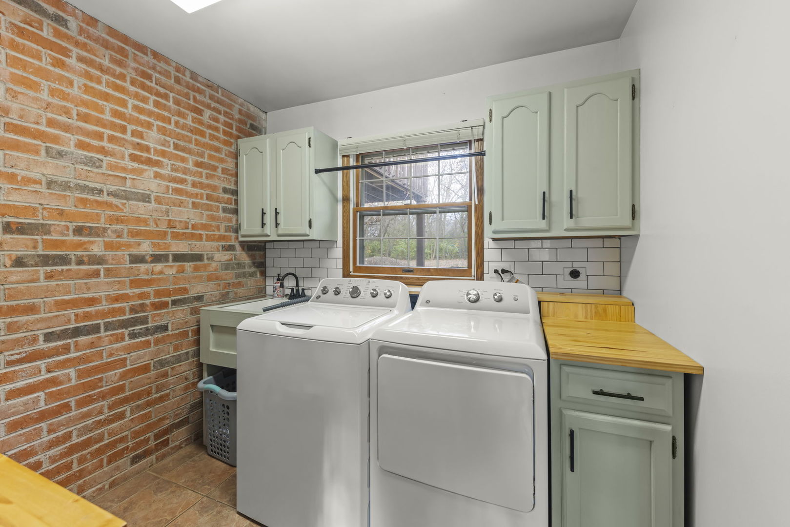 1150 Nottingham Lane, Elgin, IL 60120