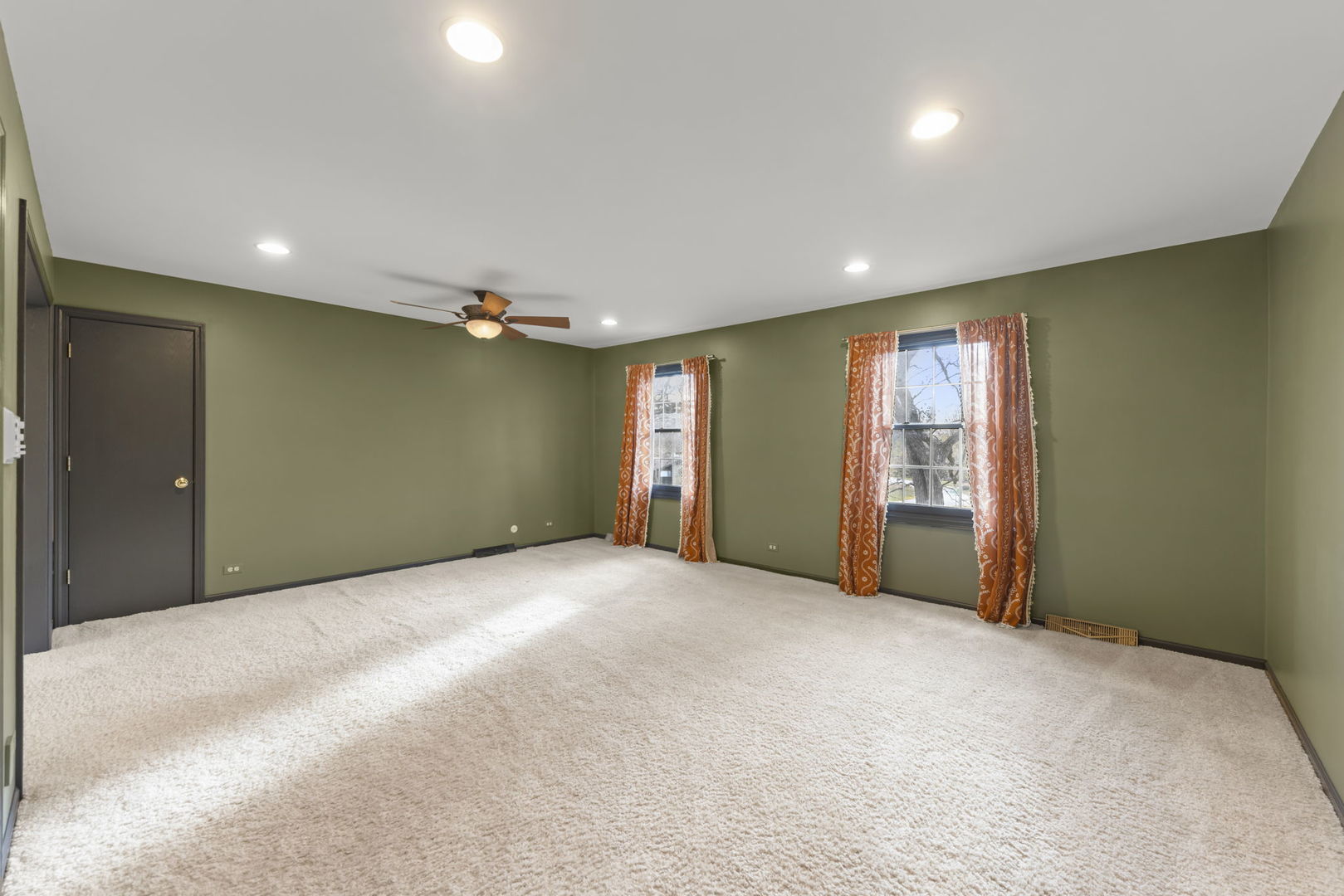 1150 Nottingham Lane, Elgin, IL 60120