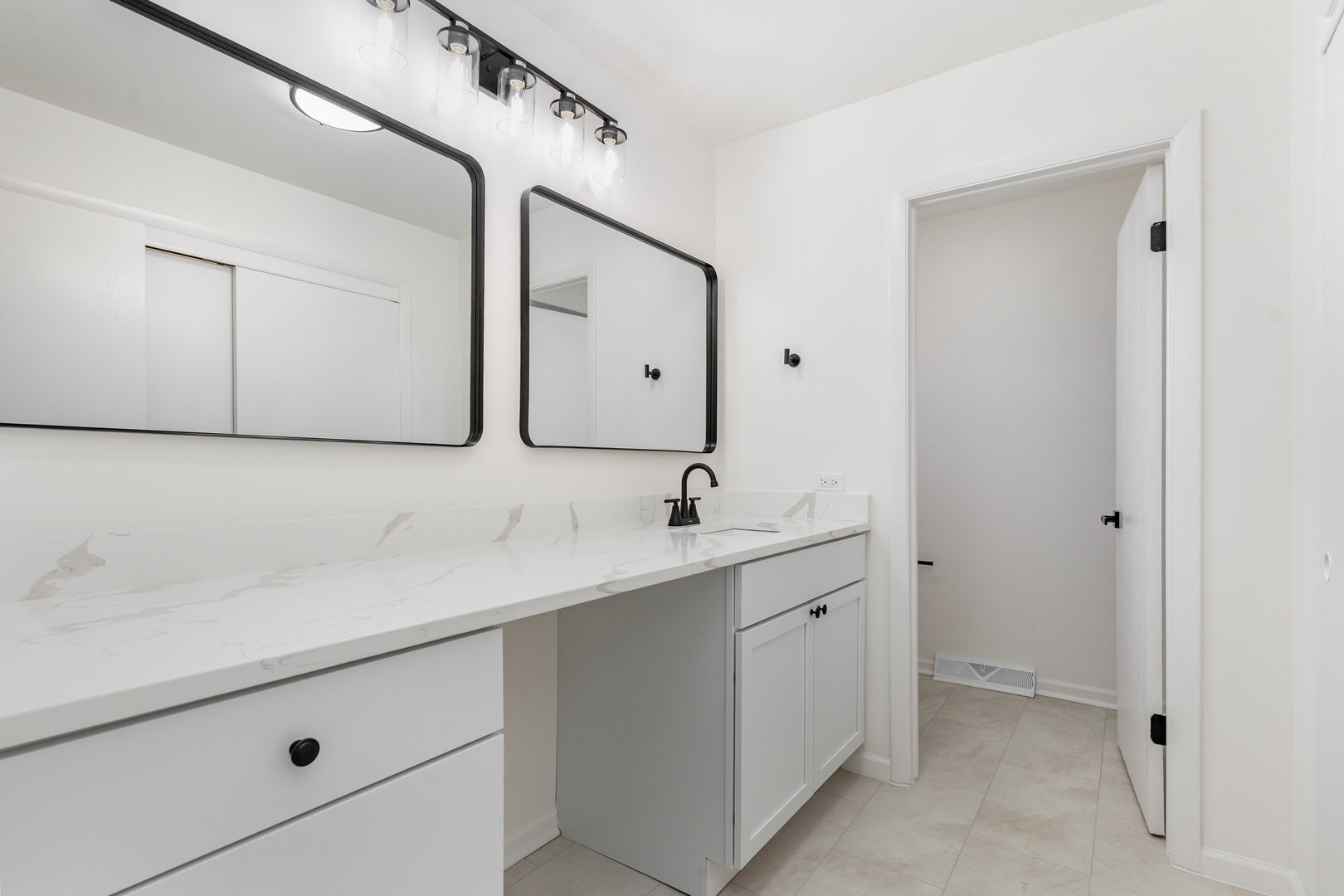 15401 Orlan Brook Drive, Orland Park, IL 60462