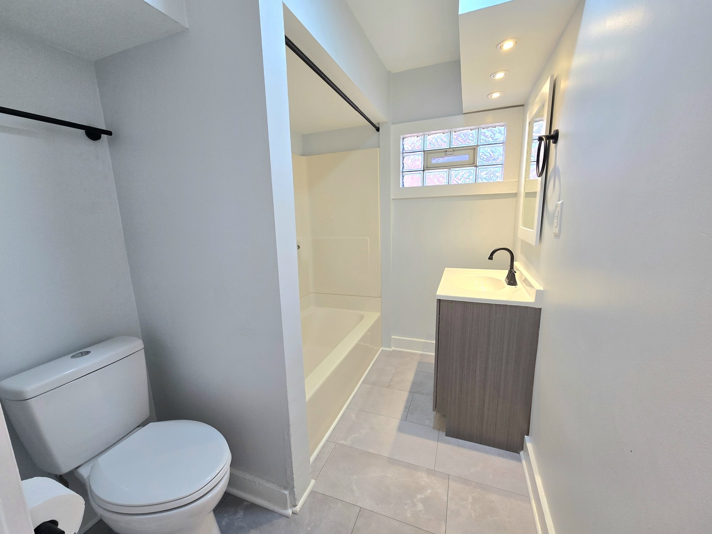 324 Rosewood Avenue, Aurora, IL 60505