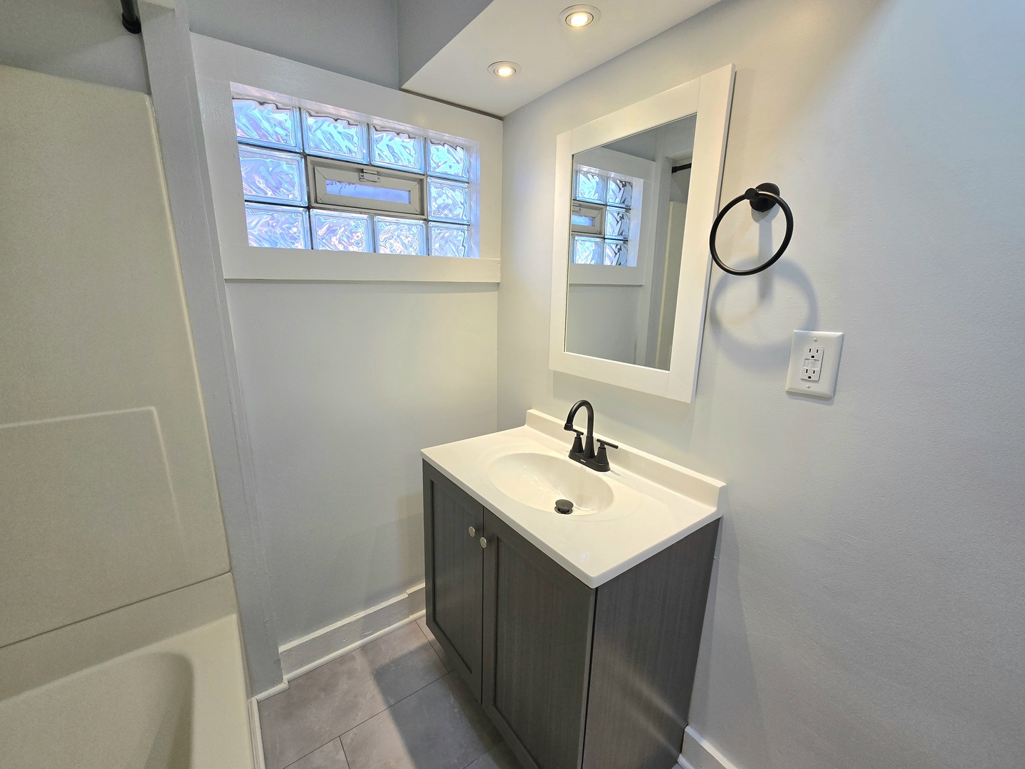 324 Rosewood Avenue, Aurora, IL 60505