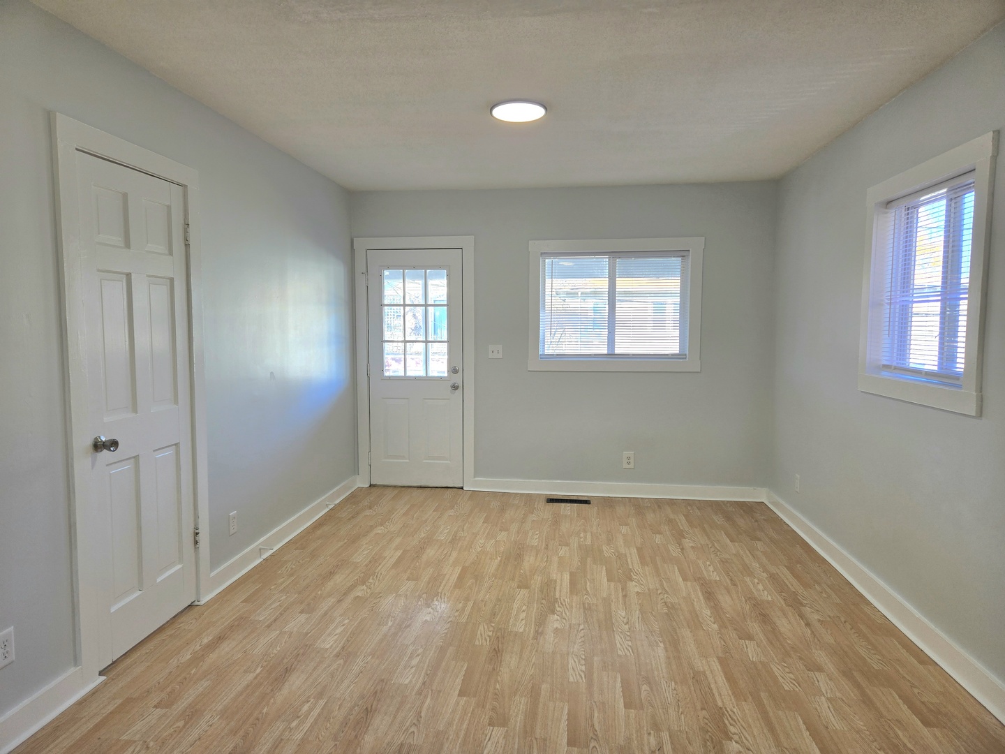 324 Rosewood Avenue, Aurora, IL 60505