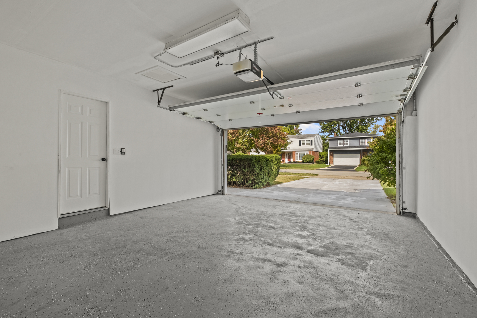 1813 W Pheasant Trail, Mount Prospect, IL 60056