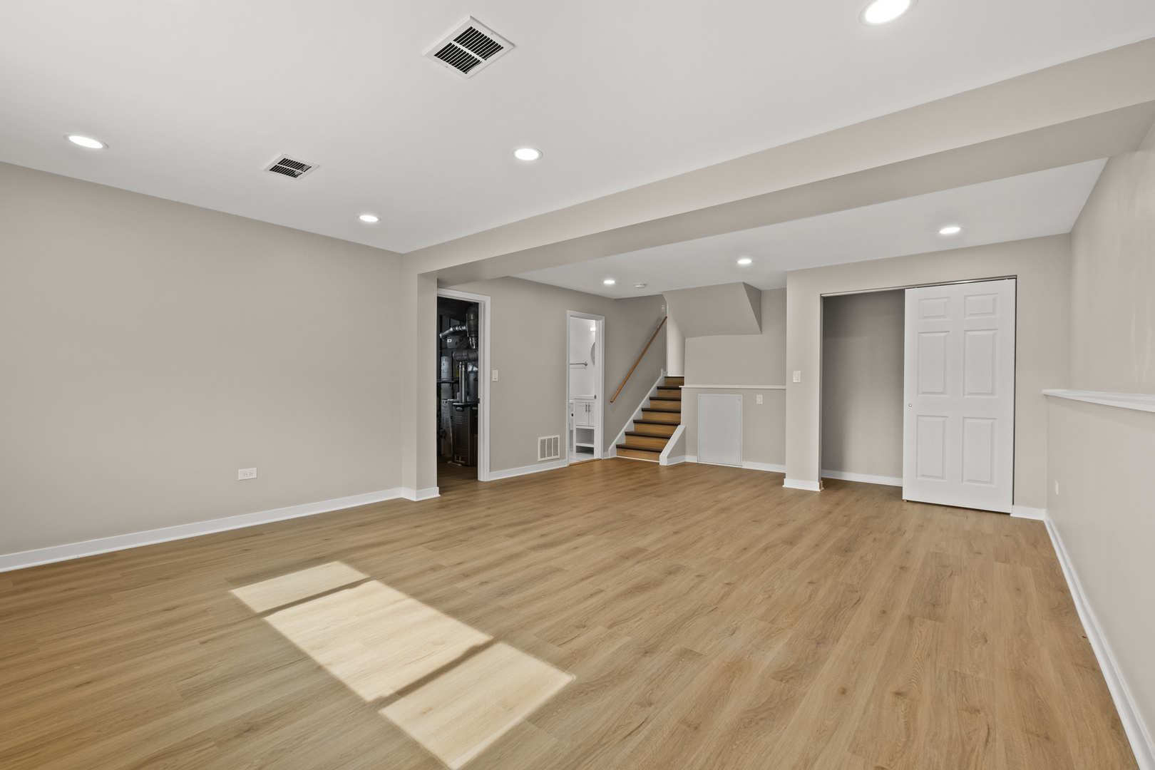 1813 W Pheasant Trail, Mount Prospect, IL 60056