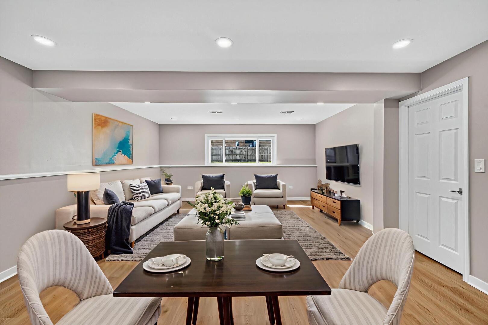 1813 W Pheasant Trail, Mount Prospect, IL 60056