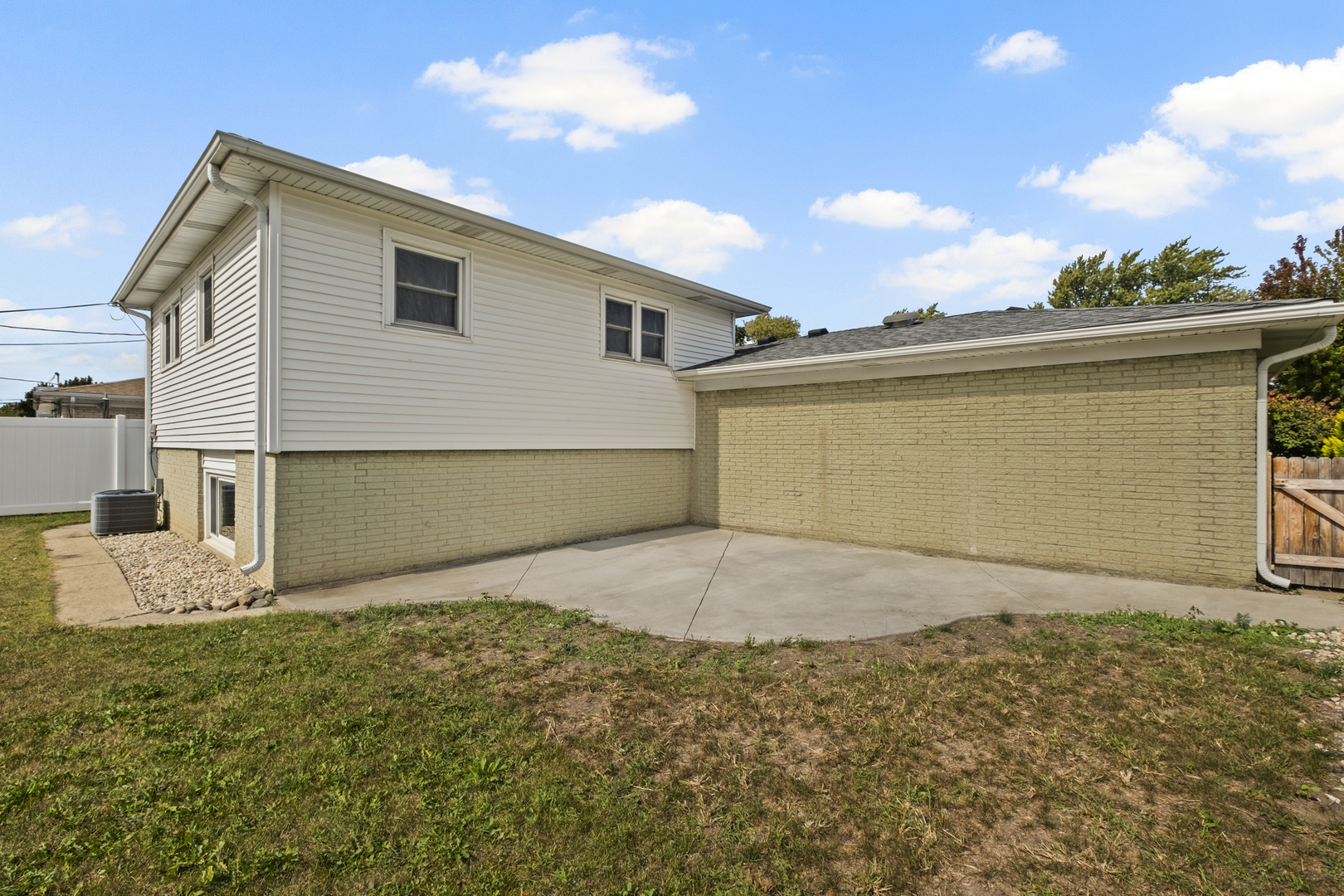 1813 W Pheasant Trail, Mount Prospect, IL 60056