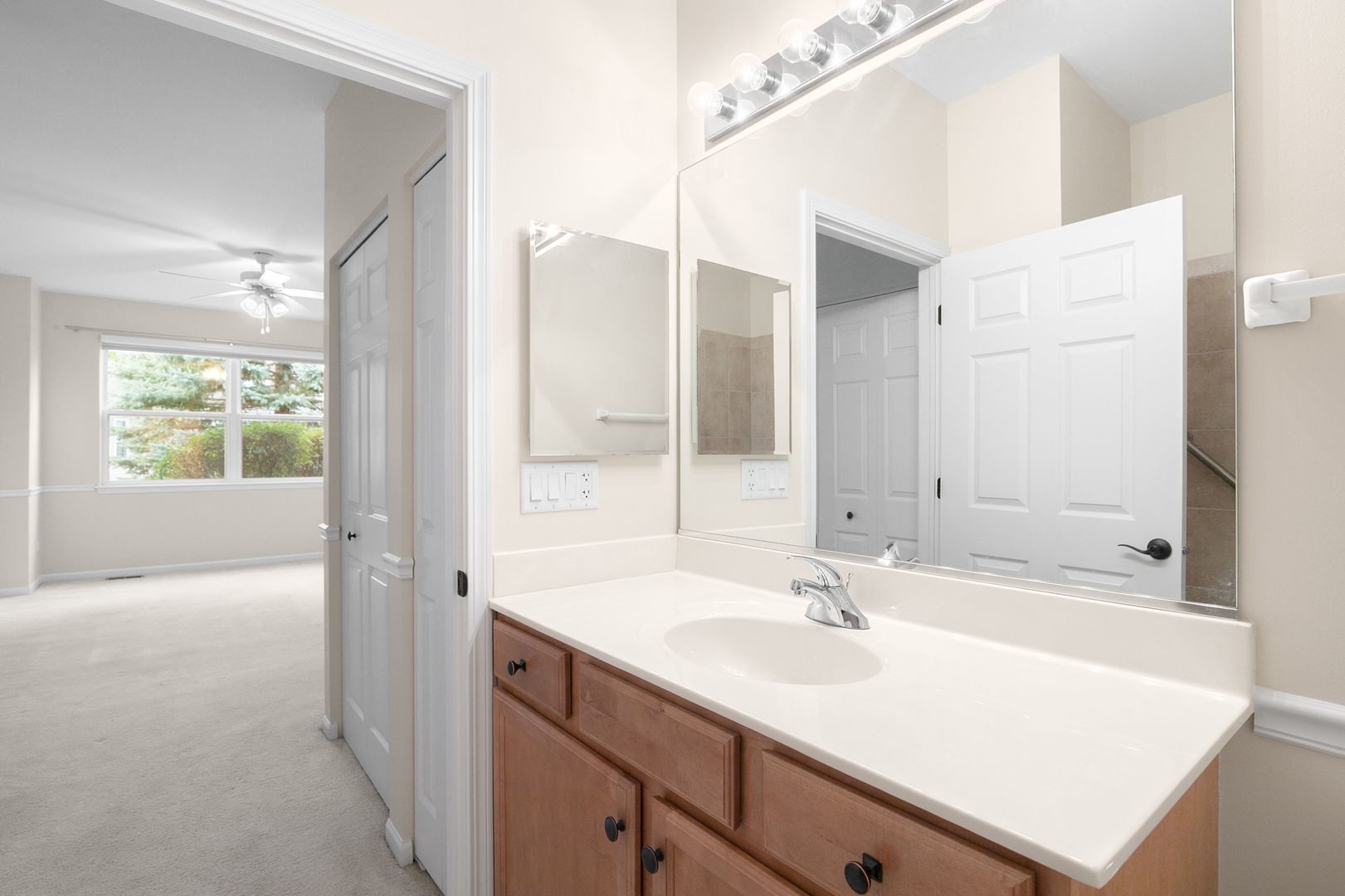 272 Enfield Lane, Grayslake, IL 60030