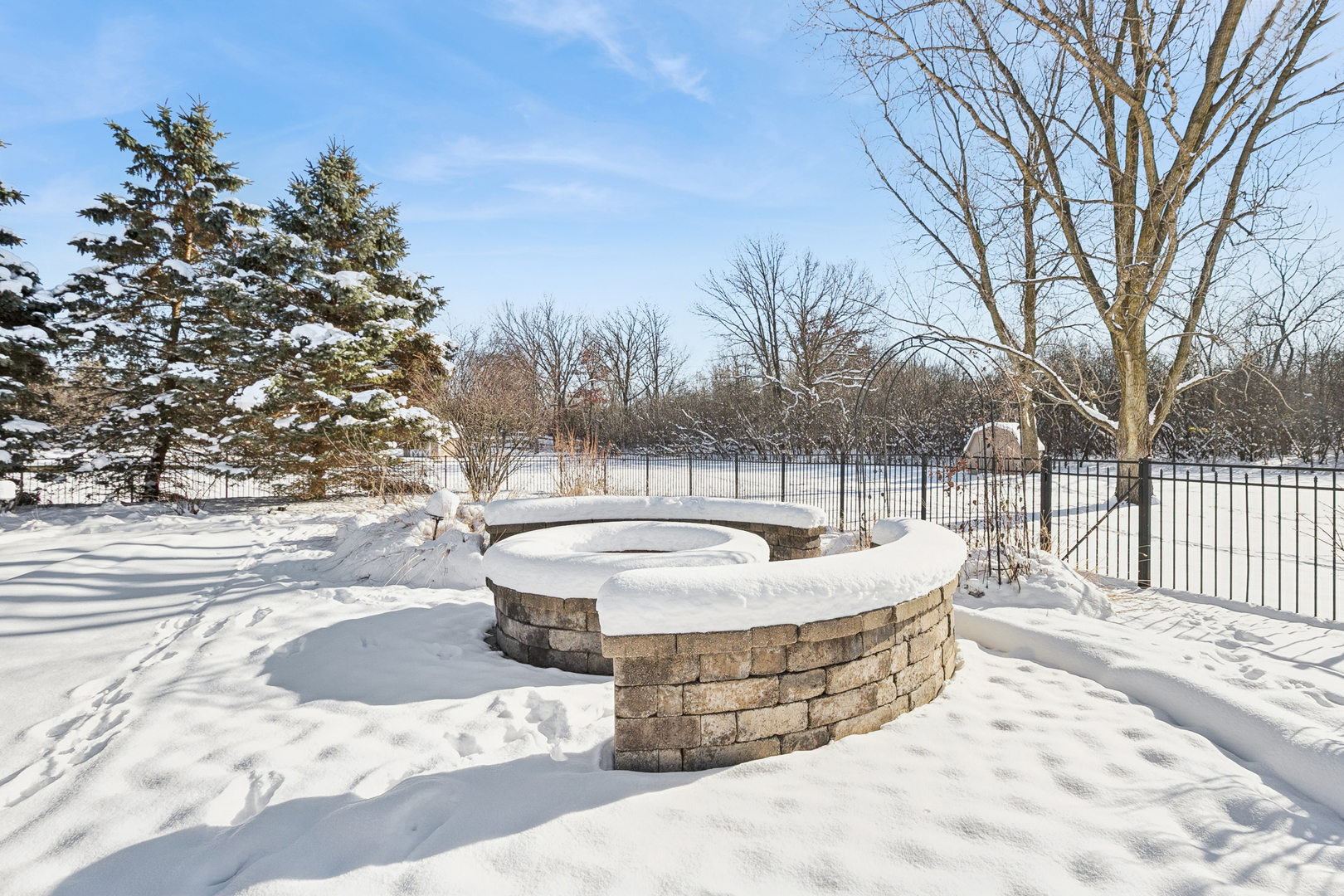 14870 King Drive, Green Oaks, IL 60048