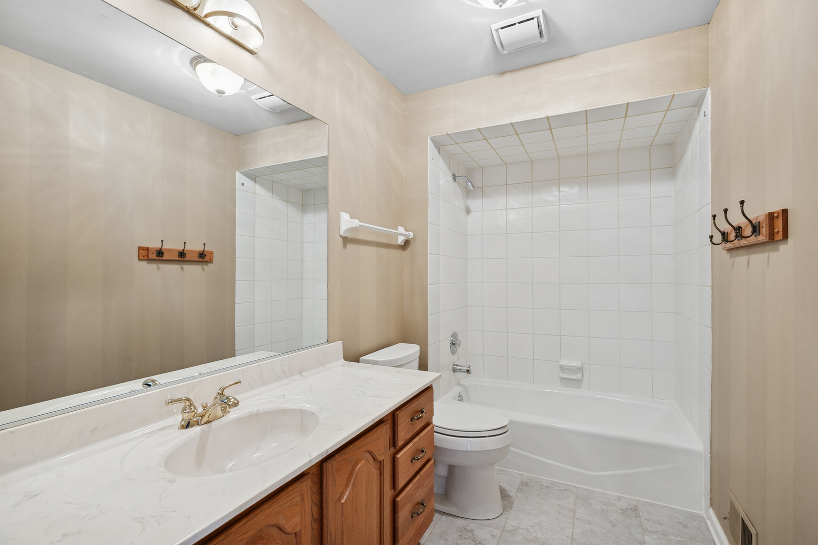 14870 King Drive, Green Oaks, IL 60048