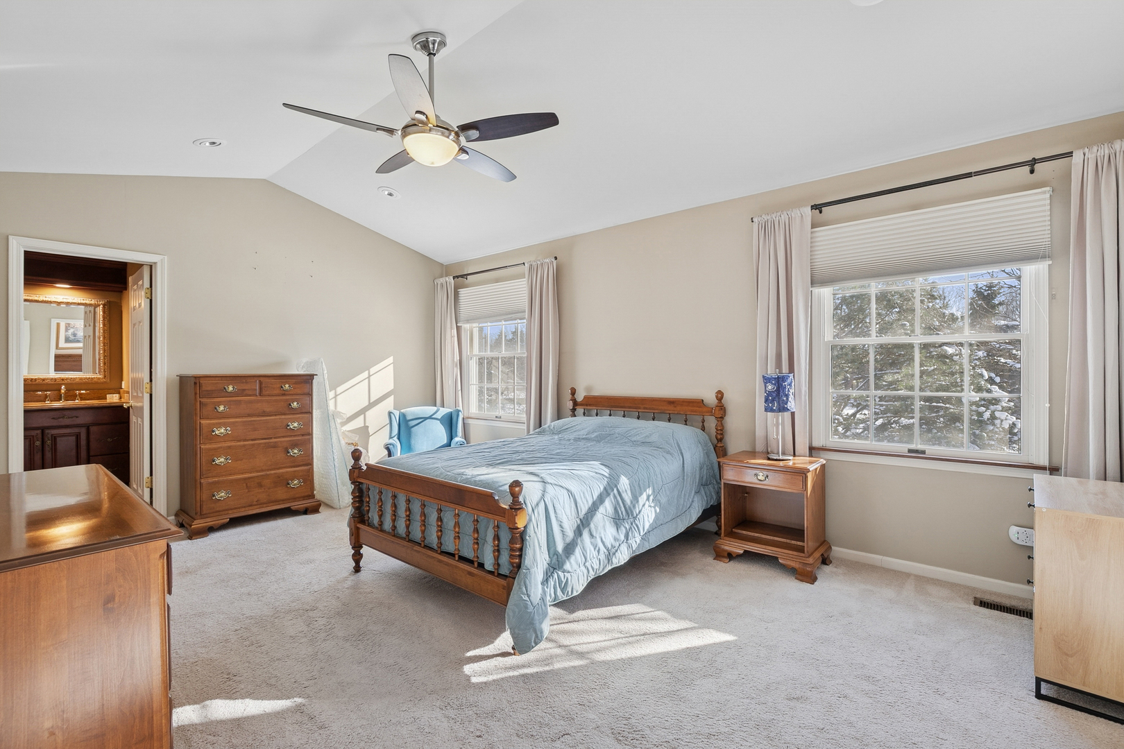 14870 King Drive, Green Oaks, IL 60048