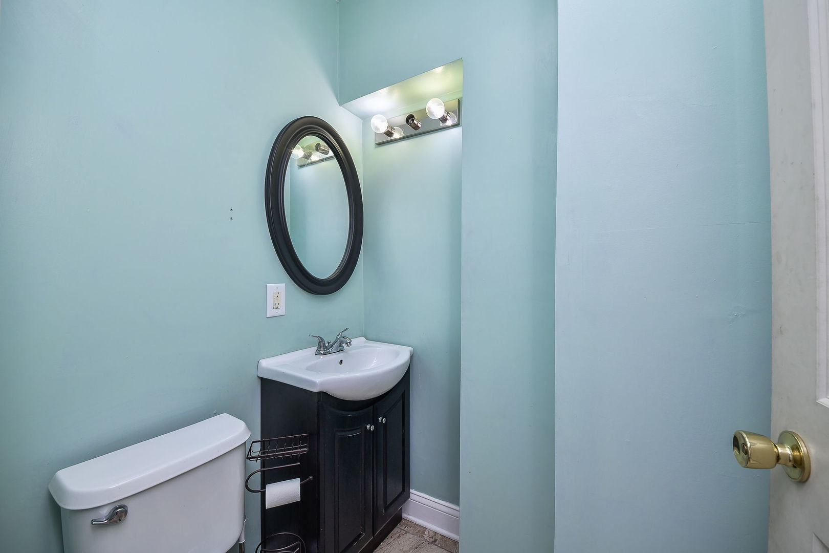 1045 Grand Boulevard, Aurora, IL 60505