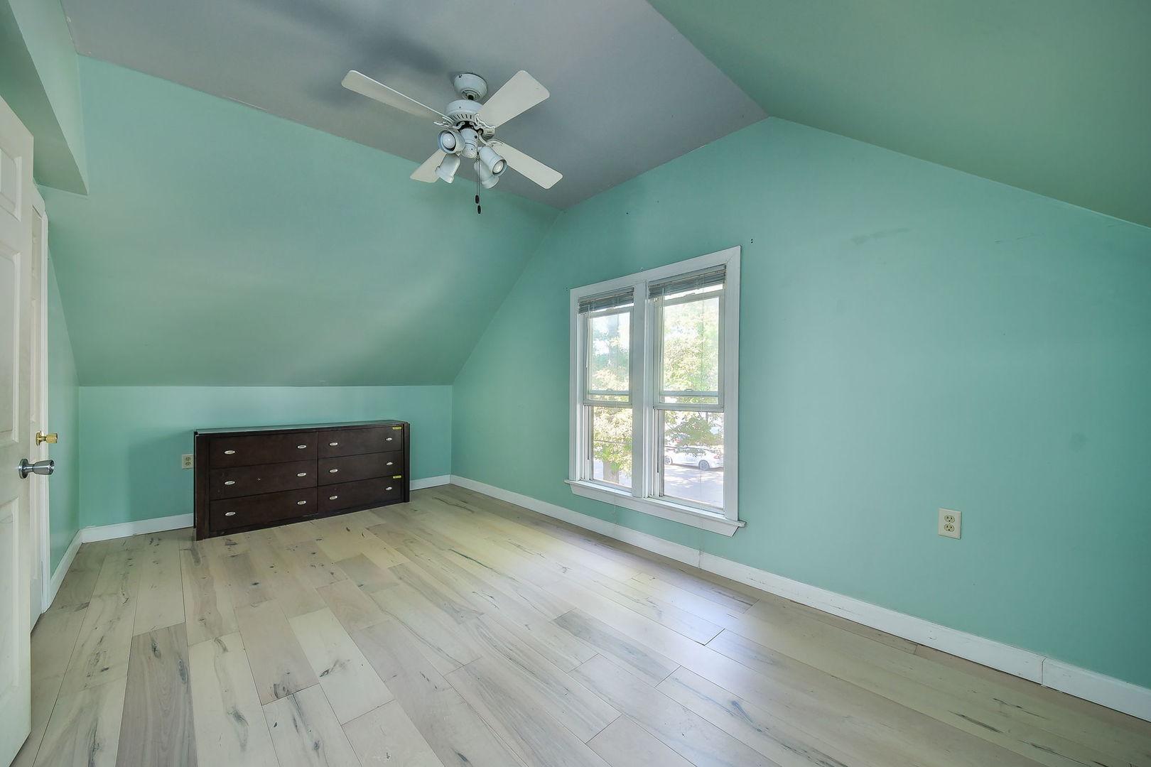 1045 Grand Boulevard, Aurora, IL 60505