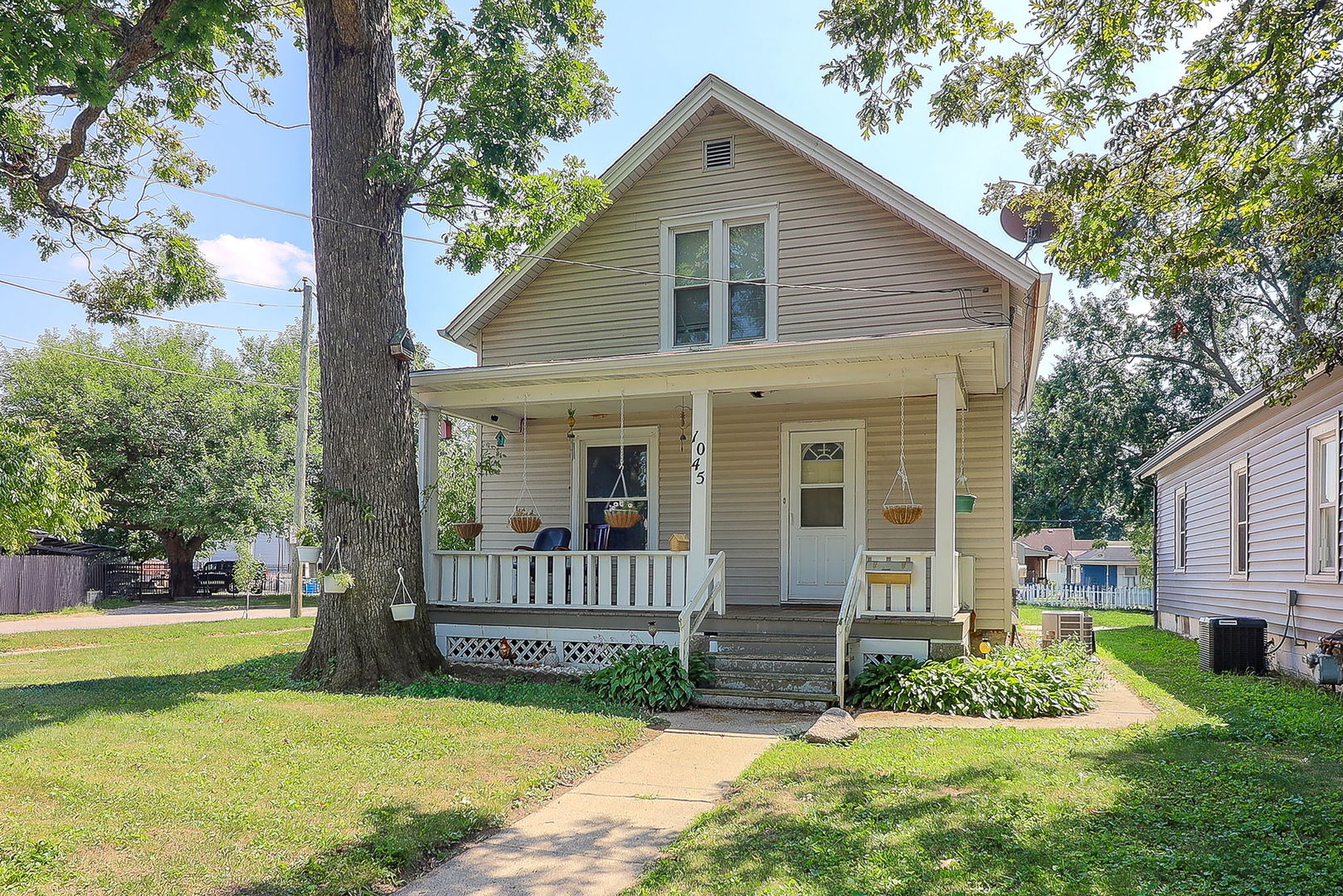 1045 Grand Boulevard, Aurora, IL 60505