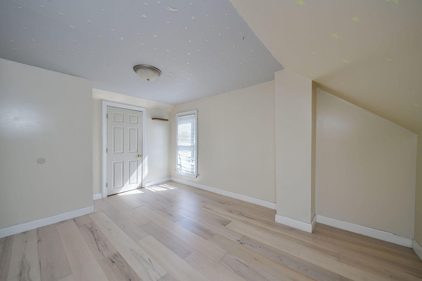 1045 Grand Boulevard, Aurora, IL 60505