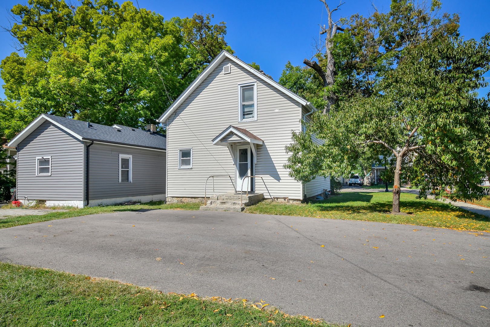 1045 Grand Boulevard, Aurora, IL 60505