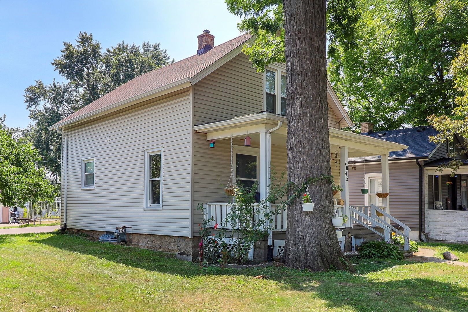 1045 Grand Boulevard, Aurora, IL 60505