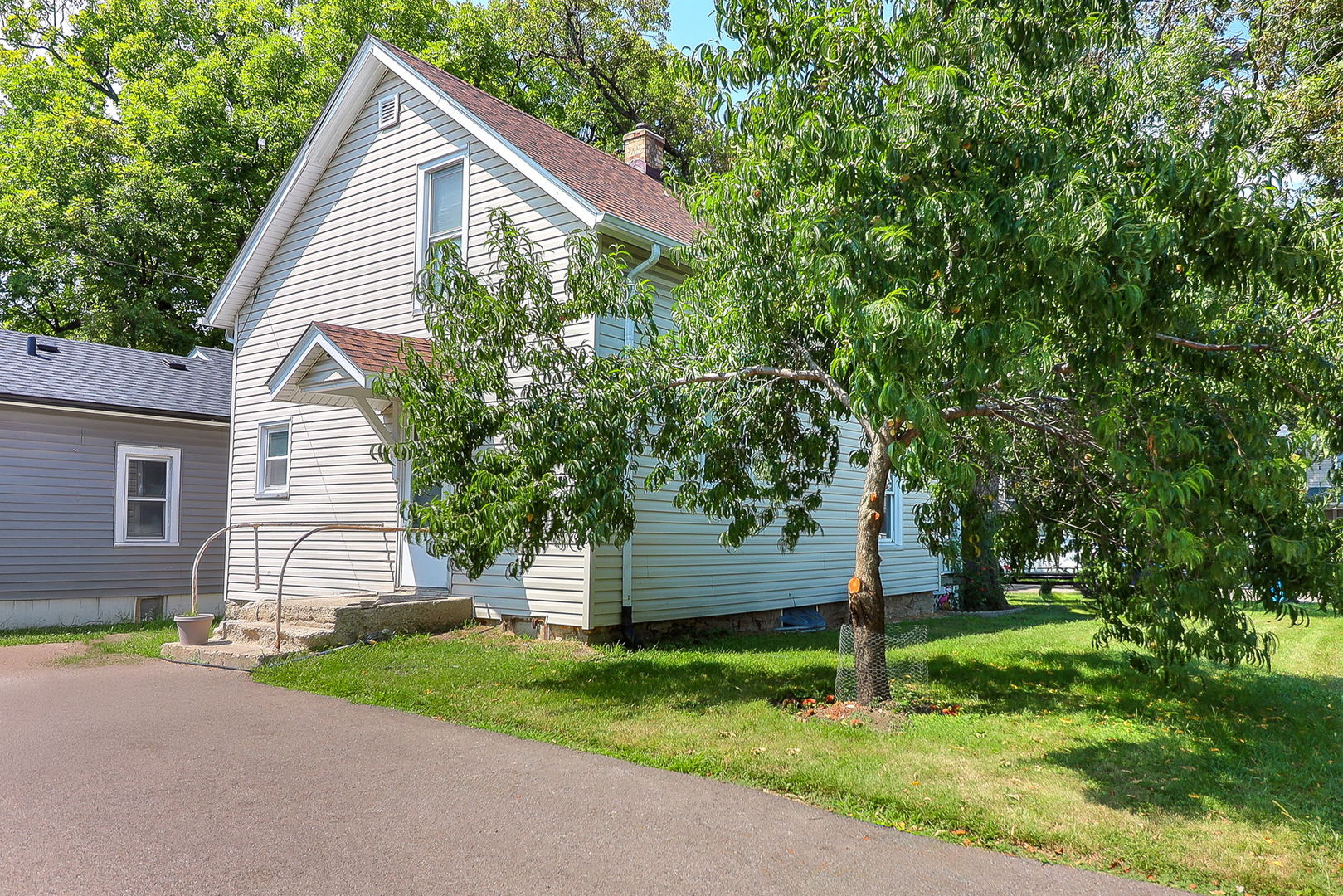 1045 Grand Boulevard, Aurora, IL 60505