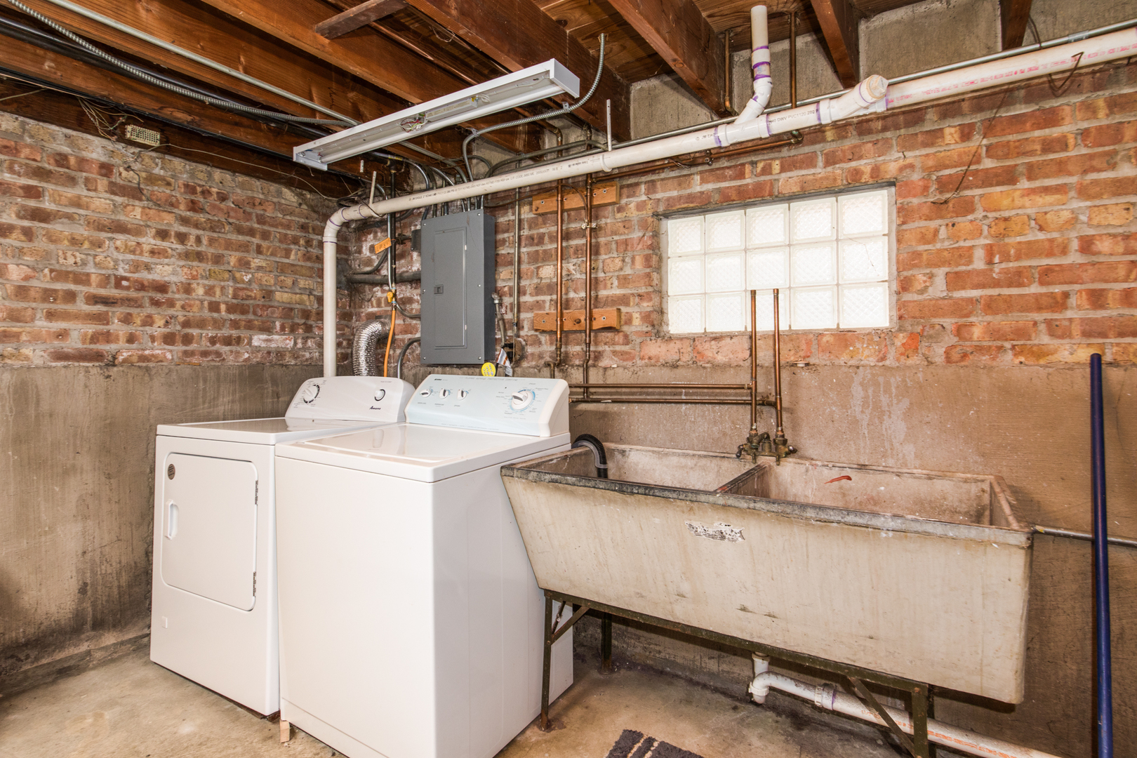 3345 N Ottawa Avenue, Chicago, IL 60634