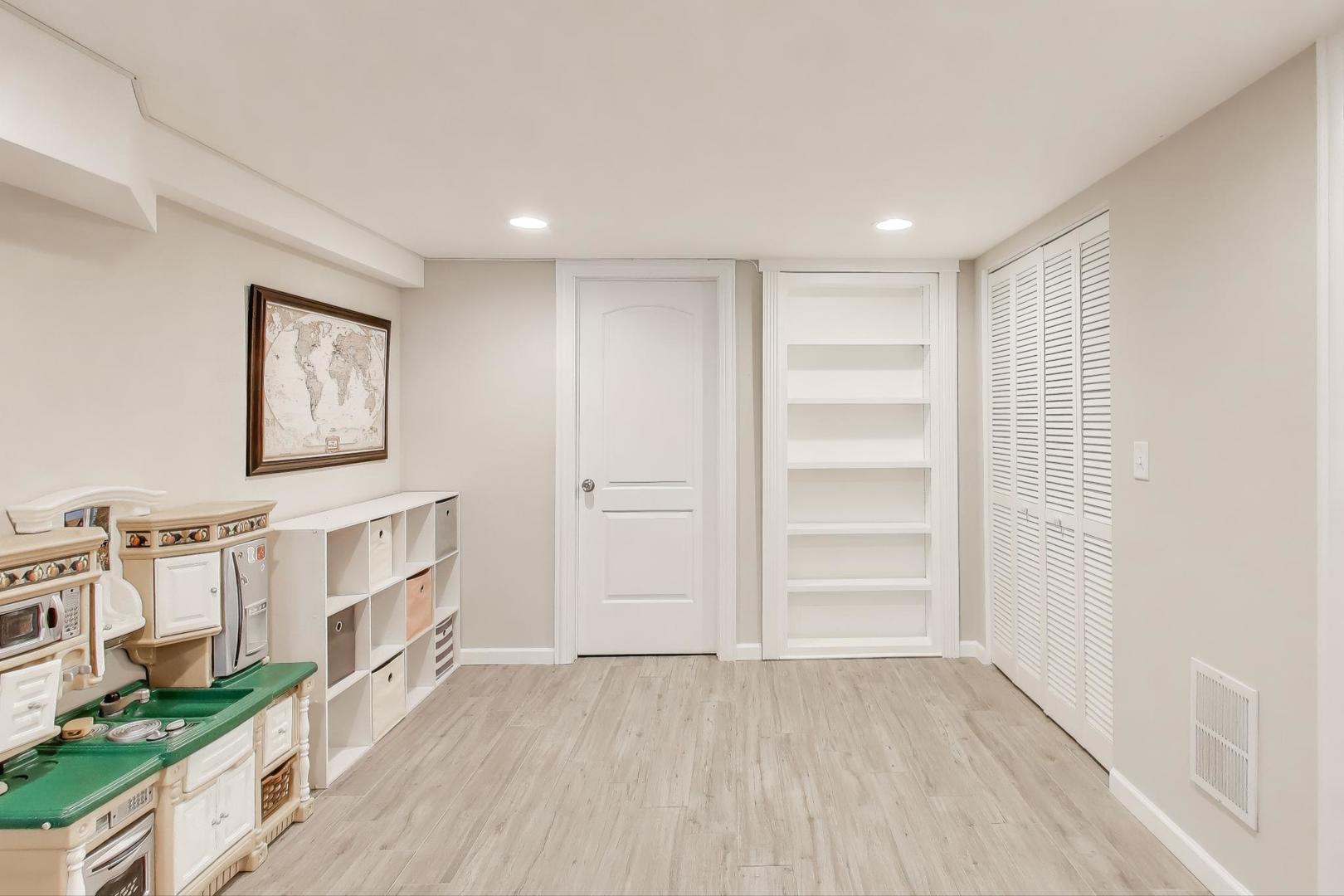 1930 W Huron Street, Chicago, IL 60622