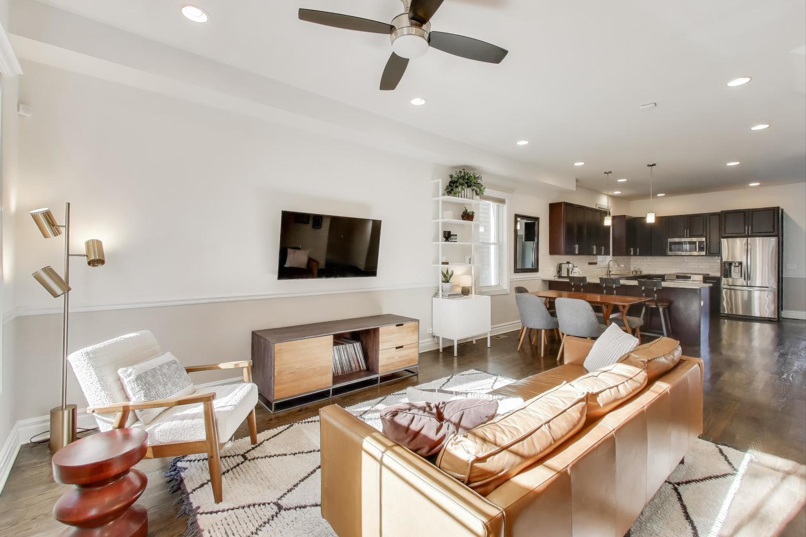 1930 W Huron Street, Chicago, IL 60622