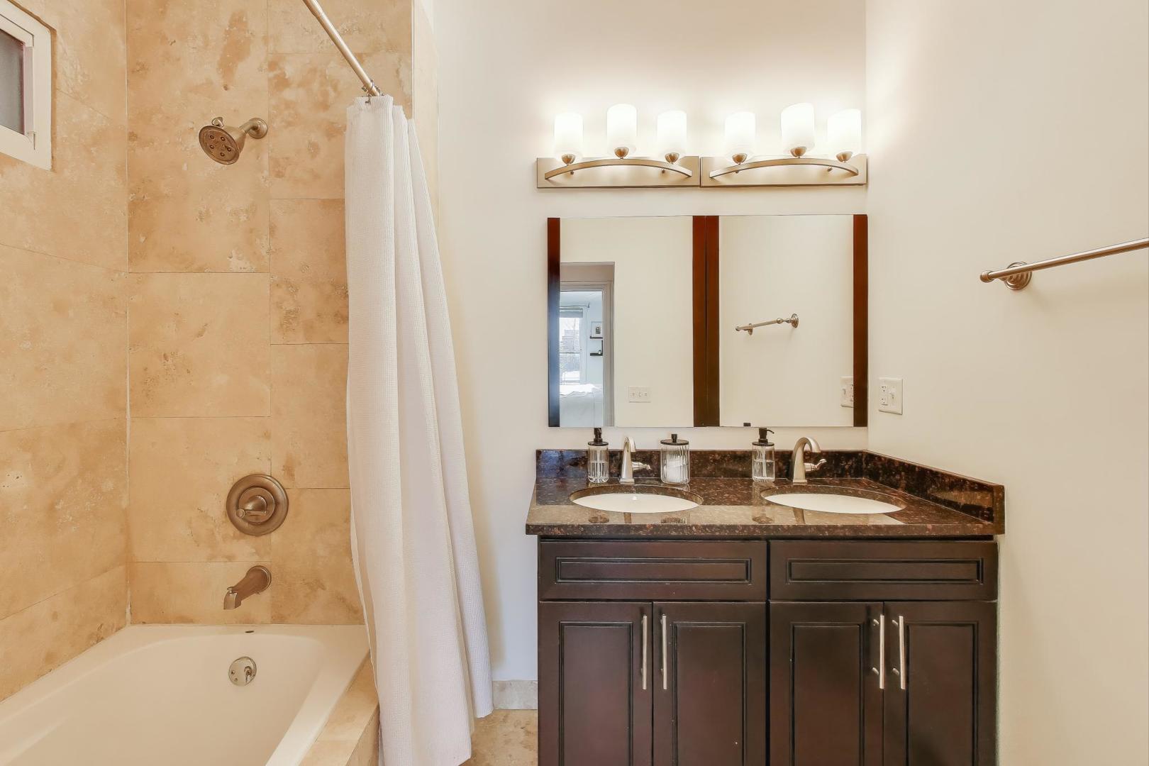 1930 W Huron Street, Chicago, IL 60622