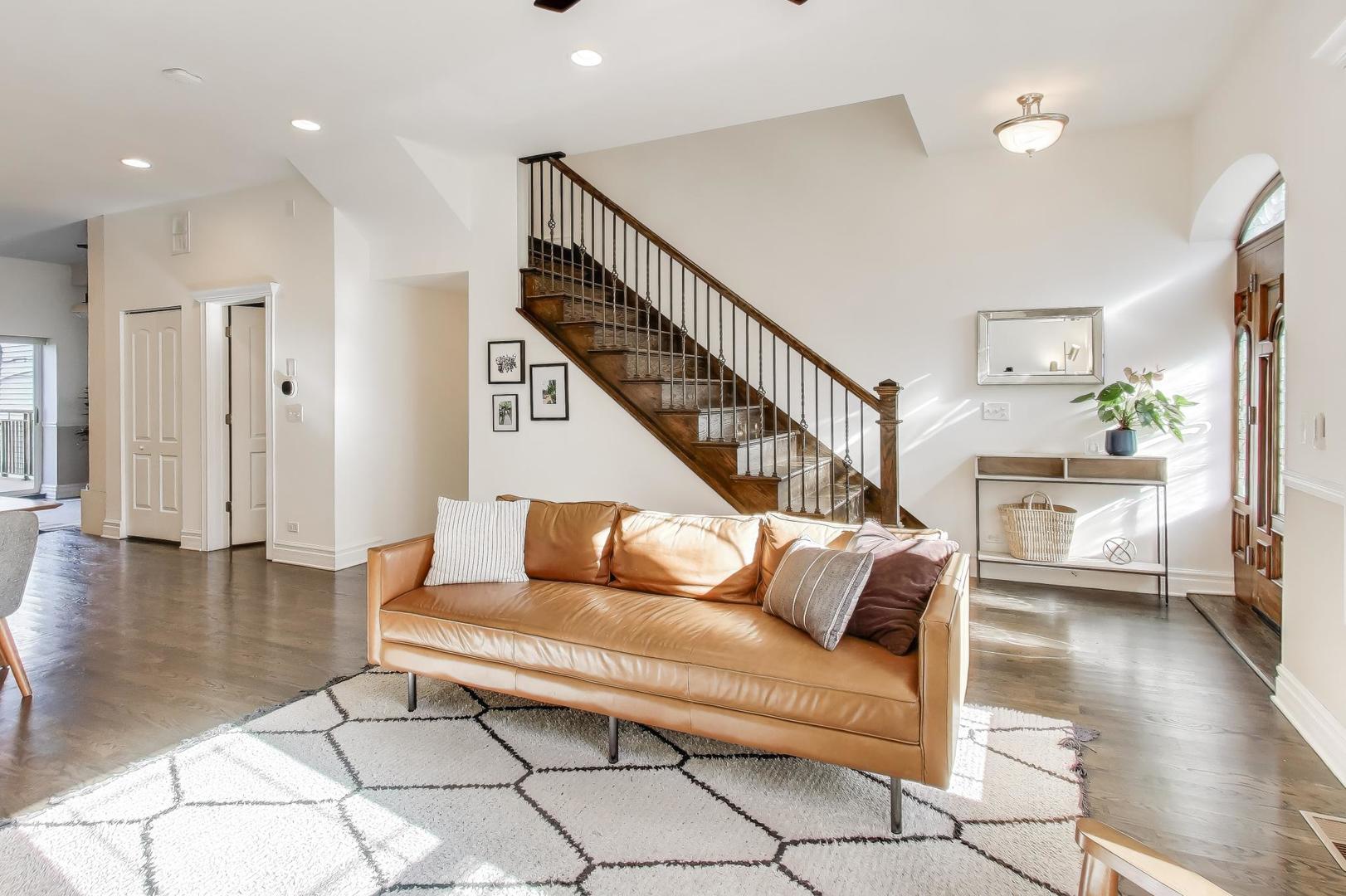 1930 W Huron Street, Chicago, IL 60622