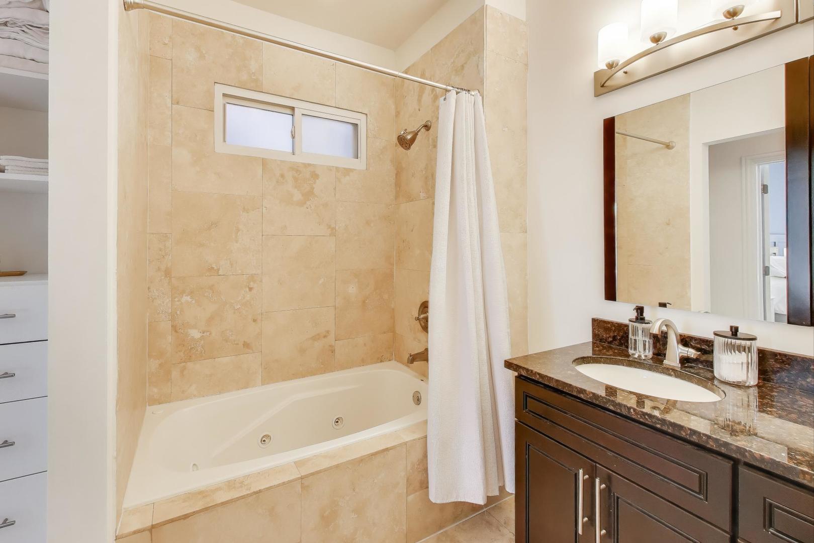 1930 W Huron Street, Chicago, IL 60622