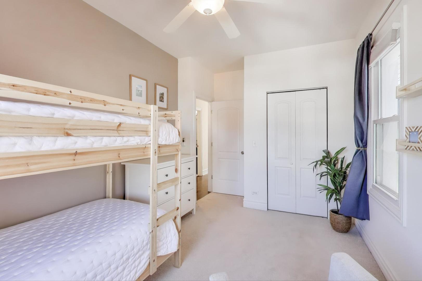 1930 W Huron Street, Chicago, IL 60622