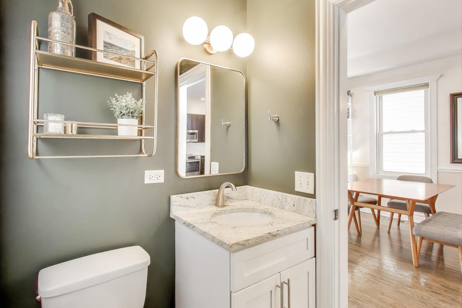 1930 W Huron Street, Chicago, IL 60622