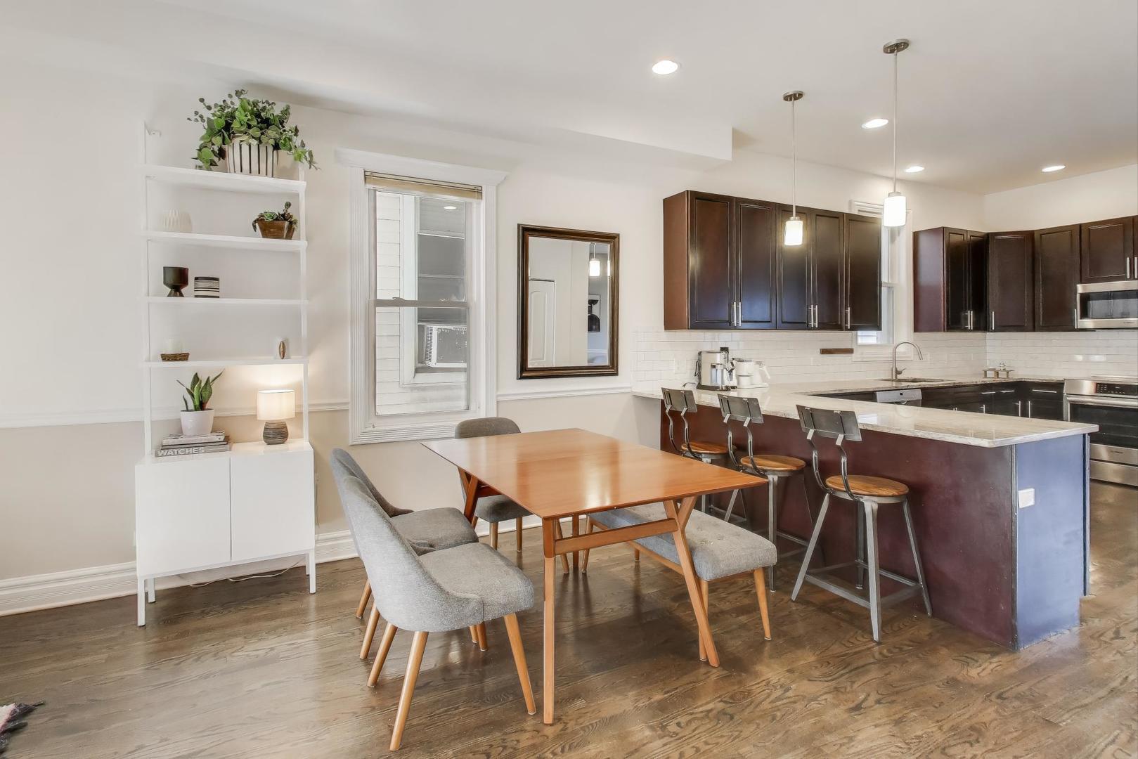 1930 W Huron Street, Chicago, IL 60622