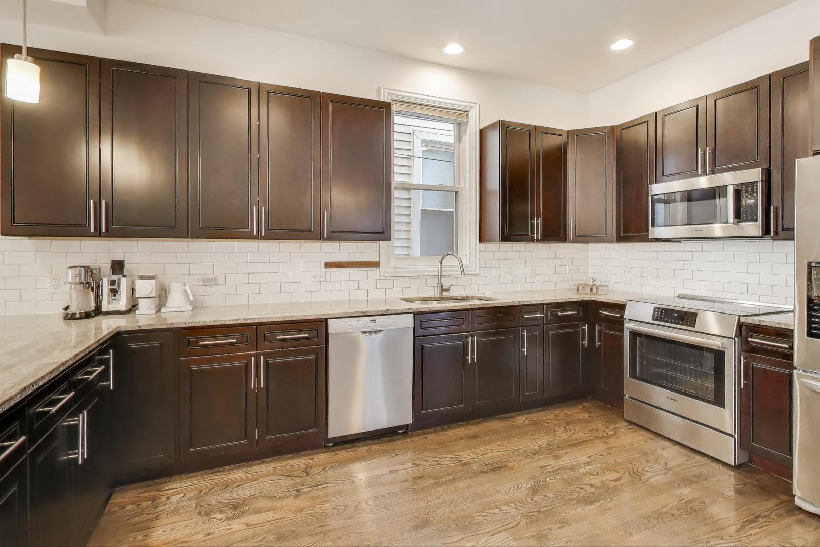 1930 W Huron Street, Chicago, IL 60622