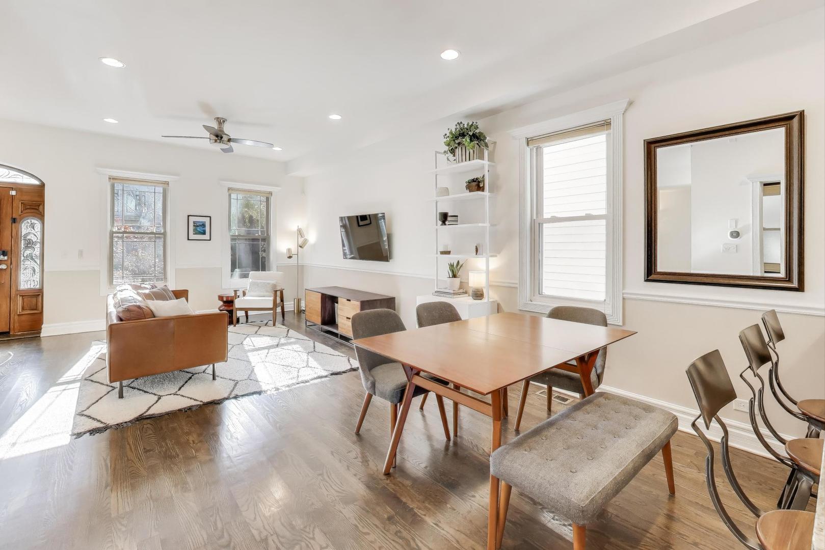 1930 W Huron Street, Chicago, IL 60622